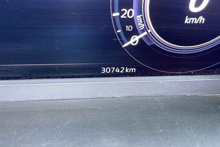 Used Volkswagen Magotan GTE Plug-in Hybrid 2022 GTE Luxury Model Odometer Close Up