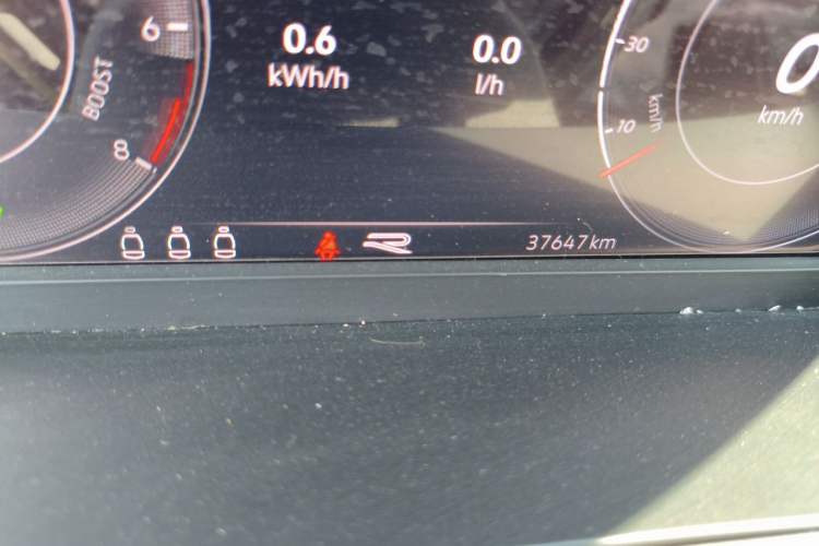 Used Volkswagen Magotan GTE Plug-in Hybrid 2022 GTE Luxury Model Odometer Close Up
