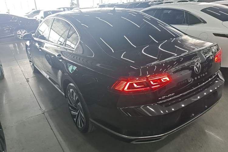 Used Volkswagen Magotan GTE Plug-in Hybrid 2022 GTE Prestige Model Rear Left 45 Deg