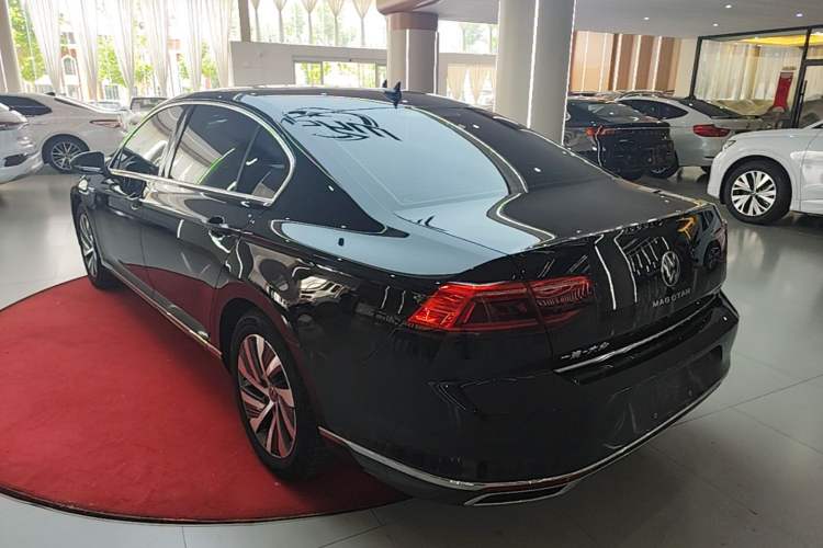 Used Volkswagen Magotan GTE Plug-in Hybrid 2022 GTE Luxury Model Rear Left 45 Deg
