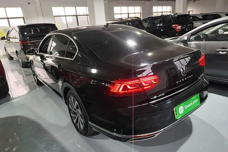 Used Volkswagen Magotan GTE Plug-in Hybrid 2022 GTE Luxury Model Rear Left 45 Deg