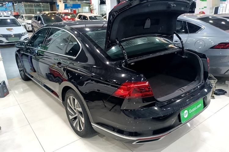 Used Volkswagen Magotan GTE Plug-in Hybrid 2022 GTE Luxury Model Rear Left 45 Deg