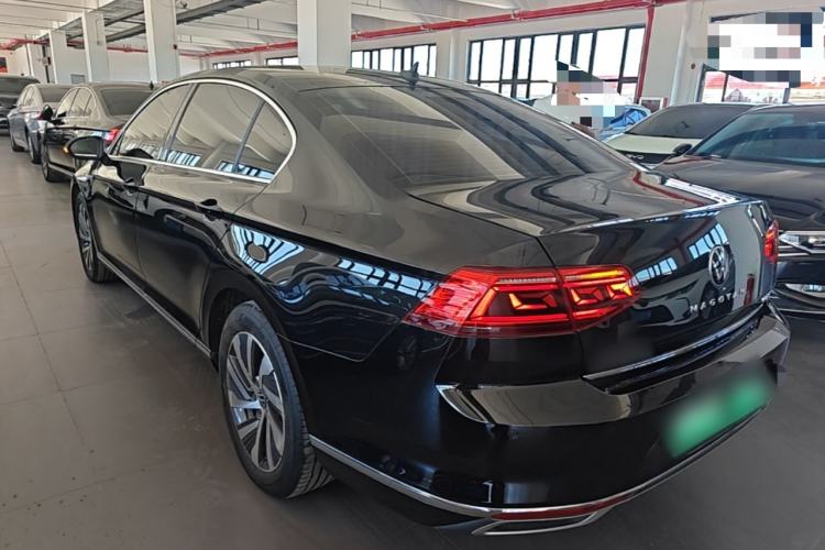 Used Volkswagen Magotan GTE Plug-in Hybrid 2022 GTE Luxury Model Rear Left 45 Deg