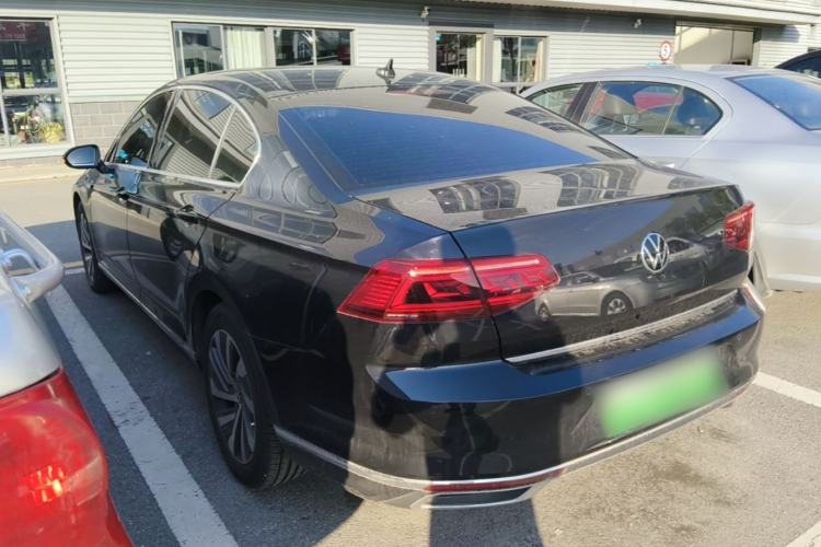Used Volkswagen Magotan GTE Plug-in Hybrid 2022 GTE Luxury Model Rear Left 45 Deg