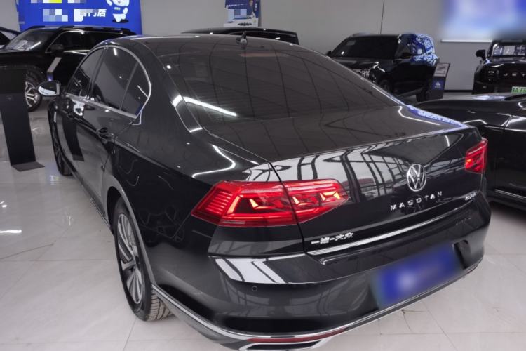 Used Volkswagen Magotan GTE Plug-in Hybrid 2022 GTE Luxury Model Rear Left 45 Deg