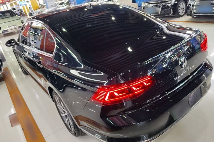 Used Volkswagen Magotan GTE Plug-in Hybrid 2022 GTE Luxury Model Rear Left 45 Deg