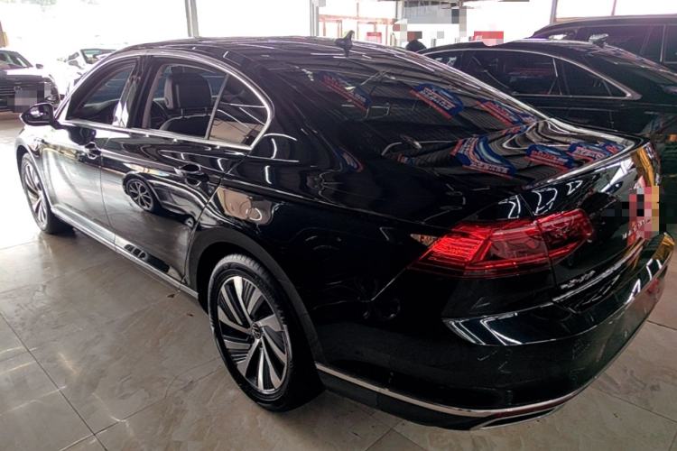Used Volkswagen Magotan GTE Plug-in Hybrid 2022 GTE Luxury Model Rear Left 45 Deg