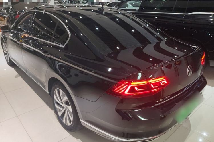 Used Volkswagen Magotan GTE Plug-in Hybrid 2022 GTE Luxury Model Rear Left 45 Deg
