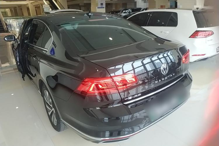 Used Volkswagen Magotan GTE Plug-in Hybrid 2022 GTE Luxury Model Rear Left 45 Deg
