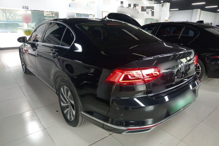 Used Volkswagen Magotan GTE Plug-in Hybrid 2022 GTE Luxury Model Rear Left 45 Deg