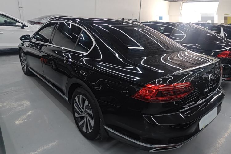 Used Volkswagen Magotan GTE Plug-in Hybrid 2022 GTE Luxury Model Rear Left 45 Deg