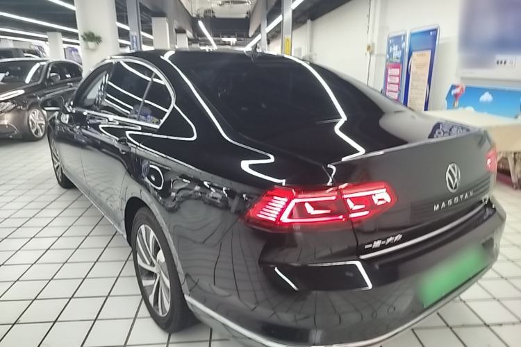 Used Volkswagen Magotan GTE Plug-in Hybrid 2022 GTE Luxury Model Rear Left 45 Deg