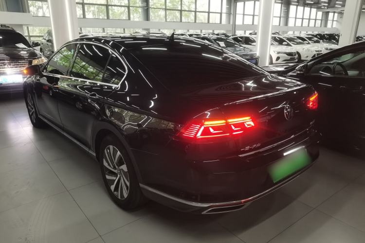 Used Volkswagen Magotan GTE Plug-in Hybrid 2022 GTE Luxury Model Rear Left 45 Deg