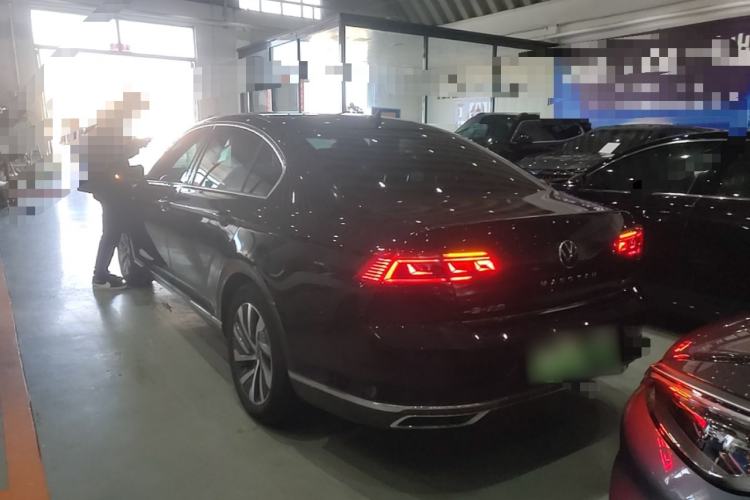 Used Volkswagen Magotan GTE Plug-in Hybrid 2022 GTE Luxury Model Rear Left 45 Deg