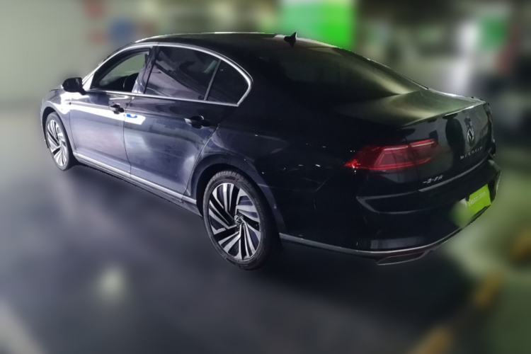 Used Volkswagen Magotan GTE Plug-in Hybrid 2022 GTE Prestige Model Rear Left 45 Deg