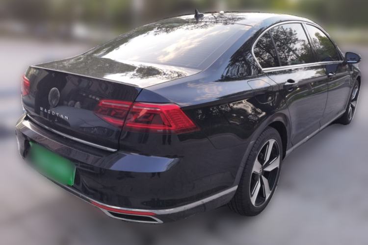 Used Volkswagen Magotan GTE Plug-in Hybrid 2022 GTE Luxury Model Rear Right 45 Deg