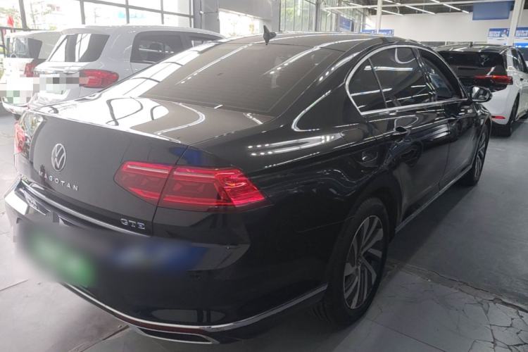 Used Volkswagen Magotan GTE Plug-in Hybrid 2022 GTE Luxury Model Rear Right 45 Deg