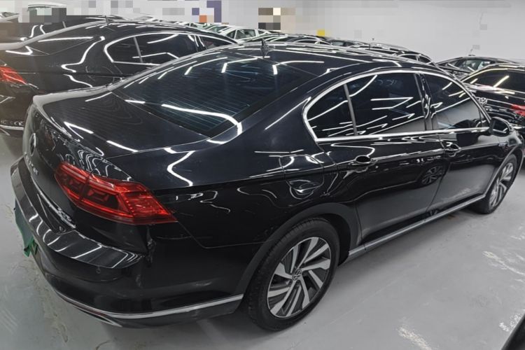 Used Volkswagen Magotan GTE Plug-in Hybrid 2022 GTE Luxury Model Rear Right 45 Deg