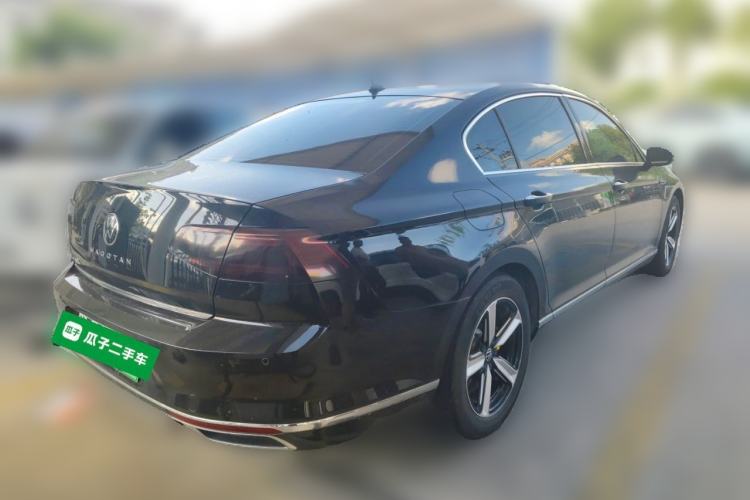 Used Volkswagen Magotan GTE Plug-in Hybrid 2022 GTE Luxury Model Rear Right 45 Deg