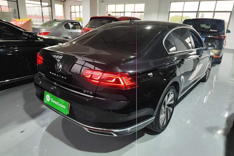 Used Volkswagen Magotan GTE Plug-in Hybrid 2022 GTE Luxury Model Rear Right 45 Deg