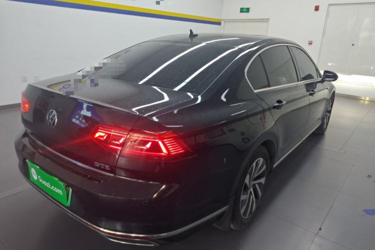 Used Volkswagen Magotan GTE Plug-in Hybrid 2022 GTE Luxury Model Rear Right 45 Deg