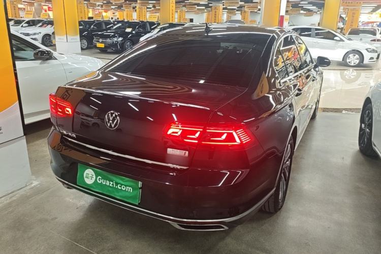 Used Volkswagen Magotan GTE Plug-in Hybrid 2022 GTE Luxury Model Rear Right 45 Deg