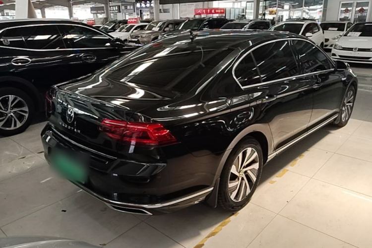 Used Volkswagen Magotan GTE Plug-in Hybrid 2022 GTE Luxury Model Rear Right 45 Deg