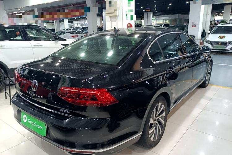 Used Volkswagen Magotan GTE Plug-in Hybrid 2022 GTE Luxury Model Rear Right 45 Deg