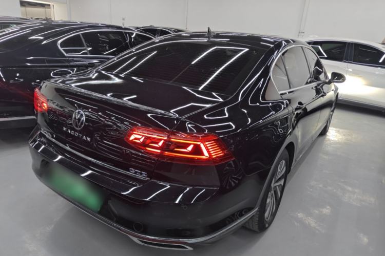Used Volkswagen Magotan GTE Plug-in Hybrid 2022 GTE Luxury Model Rear Right 45 Deg