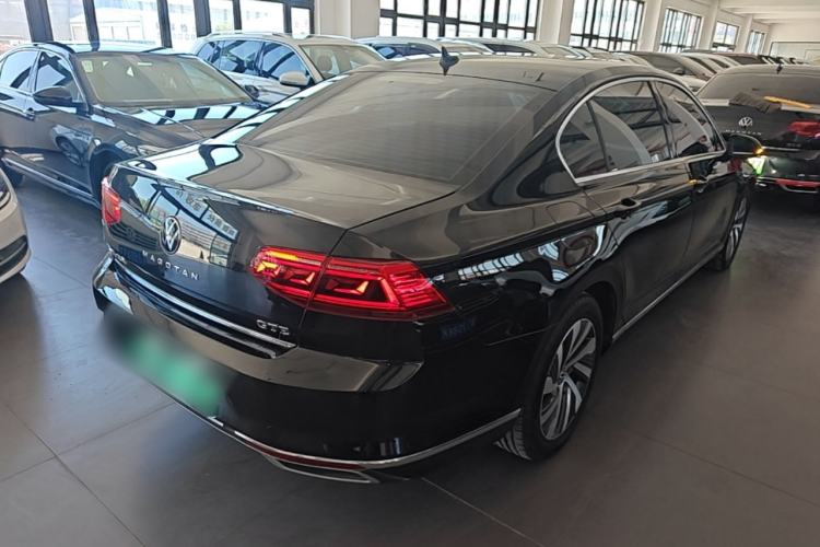 Used Volkswagen Magotan GTE Plug-in Hybrid 2022 GTE Luxury Model Rear Right 45 Deg
