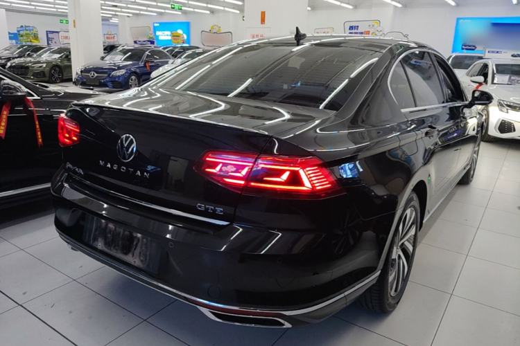 Used Volkswagen Magotan GTE Plug-in Hybrid 2022 GTE Luxury Model Rear Right 45 Deg
