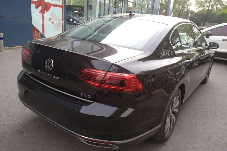 Used Volkswagen Magotan GTE Plug-in Hybrid 2022 GTE Luxury Model Rear Right 45 Deg
