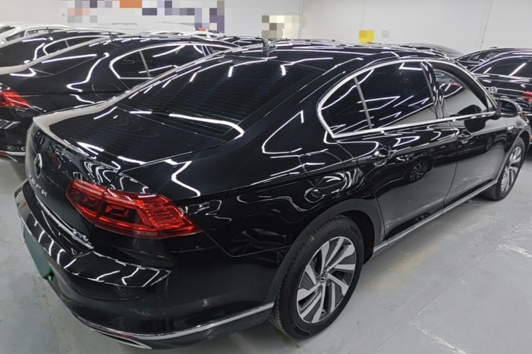 Used Volkswagen Magotan GTE Plug-in Hybrid 2022 GTE Luxury Model Rear Right 45 Deg