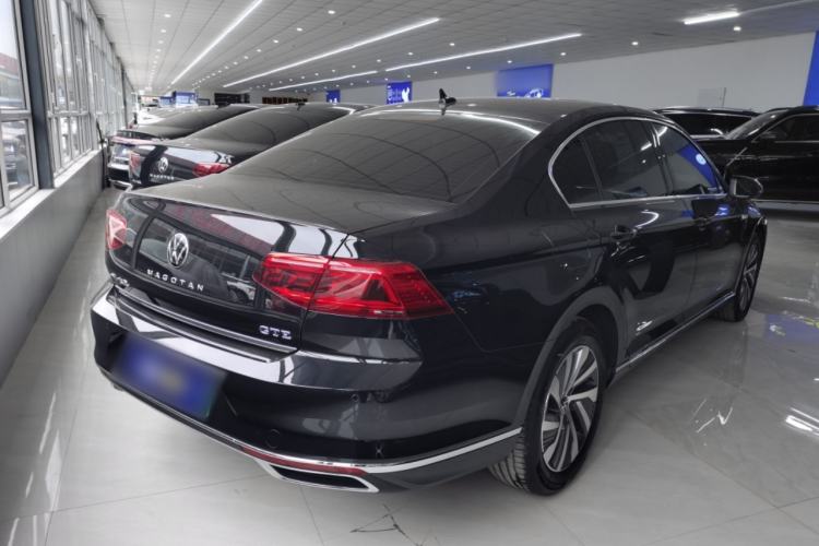 Used Volkswagen Magotan GTE Plug-in Hybrid 2022 GTE Luxury Model Rear Right 45 Deg