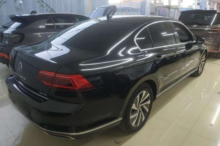 Used Volkswagen Magotan GTE Plug-in Hybrid 2022 GTE Luxury Model Rear Right 45 Deg