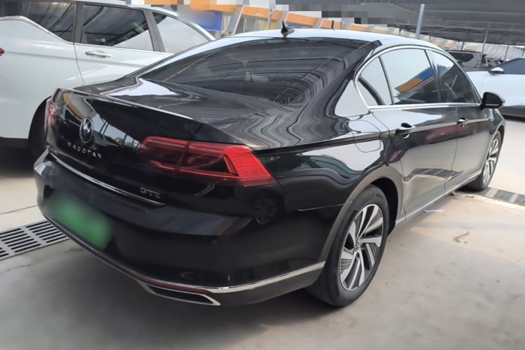 Used Volkswagen Magotan GTE Plug-in Hybrid 2022 GTE Luxury Model Rear Right 45 Deg