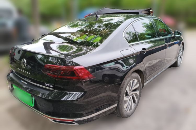 Used Volkswagen Magotan GTE Plug-in Hybrid 2022 GTE Luxury Model Rear Right 45 Deg