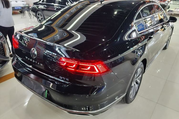 Used Volkswagen Magotan GTE Plug-in Hybrid 2022 GTE Luxury Model Rear Right 45 Deg