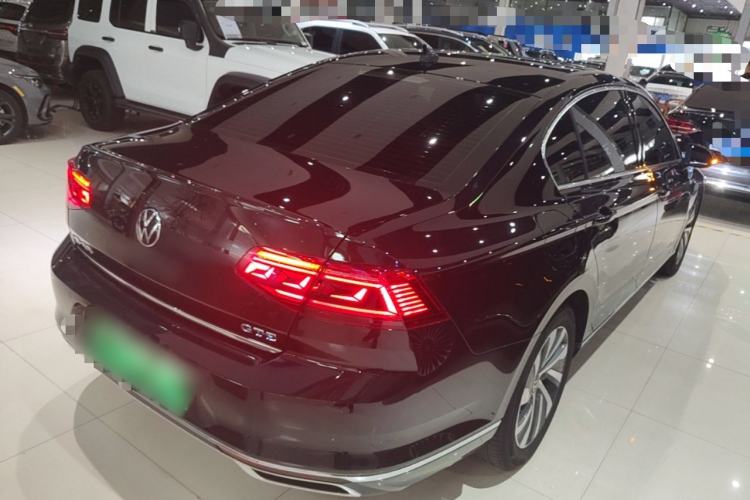 Used Volkswagen Magotan GTE Plug-in Hybrid 2022 GTE Luxury Model Rear Right 45 Deg
