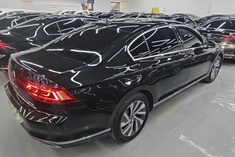 Used Volkswagen Magotan GTE Plug-in Hybrid 2022 GTE Luxury Model Rear Right 45 Deg