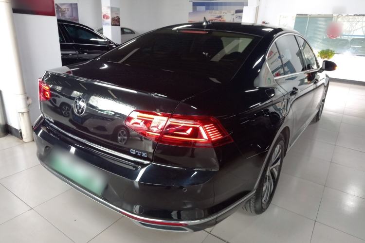 Used Volkswagen Magotan GTE Plug-in Hybrid 2022 GTE Luxury Model Rear Right 45 Deg