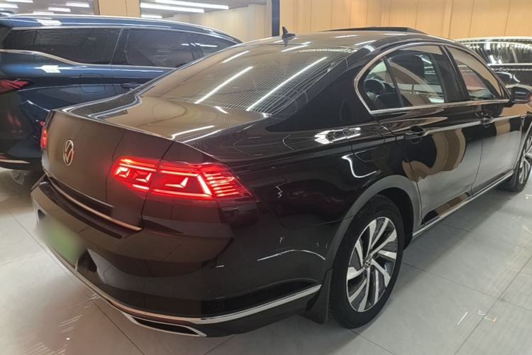 Used Volkswagen Magotan GTE Plug-in Hybrid 2022 GTE Luxury Model Rear Right 45 Deg