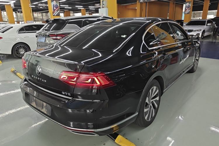 Used Volkswagen Magotan GTE Plug-in Hybrid 2022 GTE Luxury Model Rear Right 45 Deg