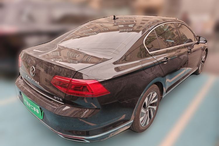 Used Volkswagen Magotan GTE Plug-in Hybrid 2022 GTE Luxury Model Rear Right 45 Deg
