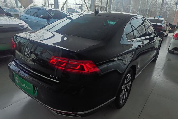 Used Volkswagen Magotan GTE Plug-in Hybrid 2022 GTE Luxury Model Rear Right 45 Deg