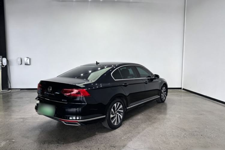 Used Volkswagen Magotan GTE Plug-in Hybrid 2022 GTE Luxury Model Rear Right 45 Deg