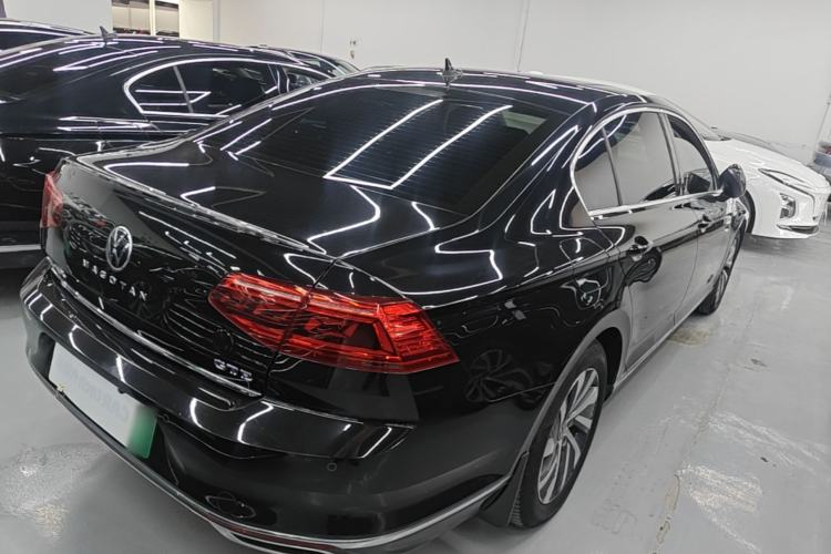 Used Volkswagen Magotan GTE Plug-in Hybrid 2022 GTE Luxury Model Rear Right 45 Deg