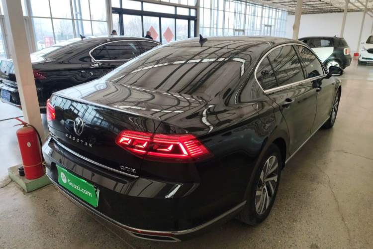 Used Volkswagen Magotan GTE Plug-in Hybrid 2022 GTE Luxury Model Rear Right 45 Deg