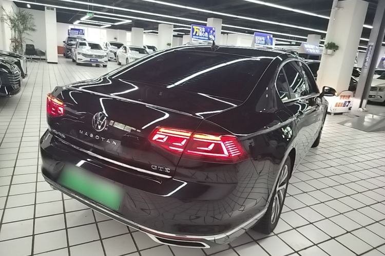 Used Volkswagen Magotan GTE Plug-in Hybrid 2022 GTE Luxury Model Rear Right 45 Deg