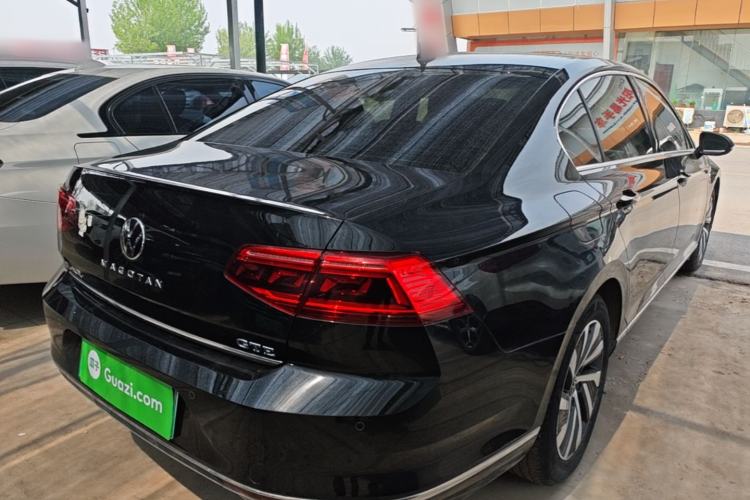 Used Volkswagen Magotan GTE Plug-in Hybrid 2022 GTE Luxury Model Rear Right 45 Deg
